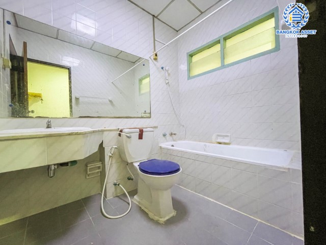 *****ทาวน์เฮ้าส์มือสอง นนทบุรี ม.นันทนาการ์เด้นท์1 ราชพฤกษ์  เนื้อที่กว้างถึง 19 ตร.ว. ฟังก์ชัน 2 ห้องนอน 2 ห้องน้ำ 1 ที่จอดรถ บ้านสวย สภาพภายในพร้อมเข้าอยู่ได้เลย โครงการตั้งบนทำเลดี เชื่อมต่อถนนราชพฤกษ์, ถนนรัตนาธิเบศร์ ใกล้รถไฟฟ้าสายสีม่วง "สถานีบางรักน้อยท่าอิฐ" และทางด่วน "งามวงศ์วาน"